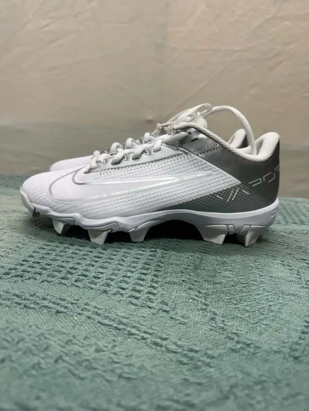 Nike Vapor Edge Shark 2 Football Cleats White/Metallic Silver (Youth Size 4.5Y)